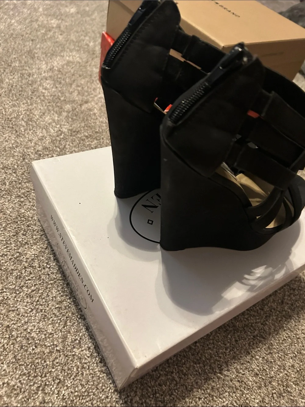 Steve Madden chic black